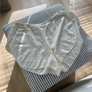 Lunya sleep shorts in cream